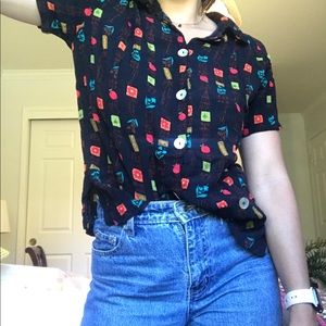 🌱Fun Vintage Button Down Blouse!